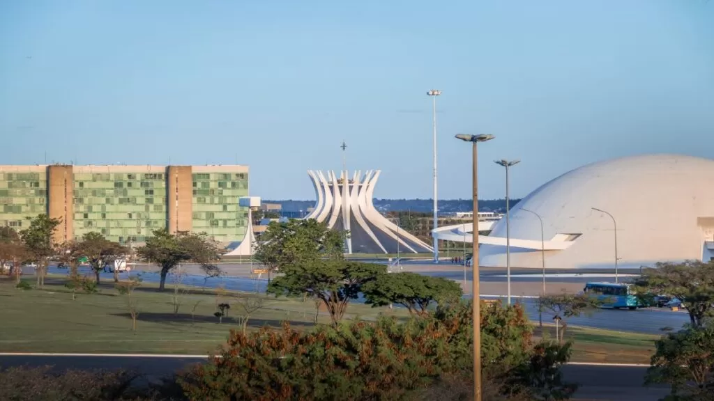 Previsão do tempo em Brasília para amanhã, segunda-feira (25)