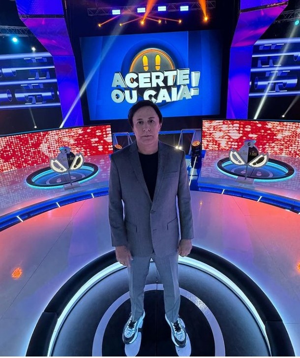 Tom Cavalcante apresentará o novo game show Acerte ou Caia na Record TV