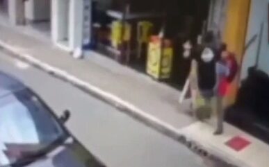 Lutador de jiu-jitsu evita furto em loja no Ceará com ‘voadora’; vídeo
