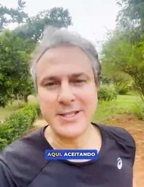 Camilo Santana posta vídeo se exercitando e diz que segue exemplo de Lula: "aceitei o convite"
