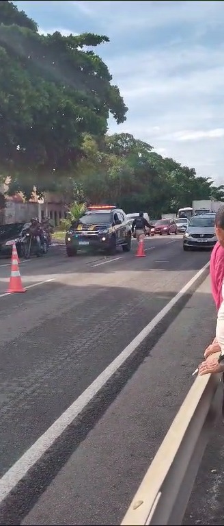 Motorista atropela pedestre e para trânsito em trecho da BR-116 em Fortaleza