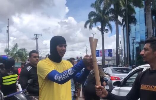 Motoristas de aplicativo protestam contra projeto de lei que regulamenta profissão