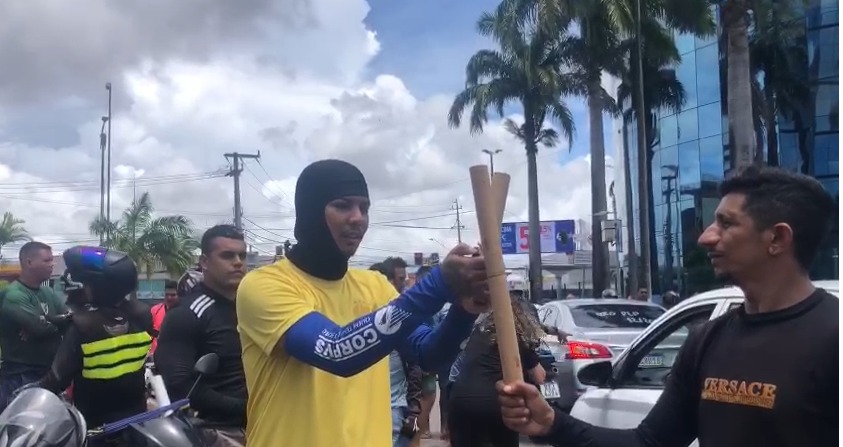 Motoristas de aplicativo protestam contra projeto de lei que regulamenta profissão