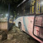 Ônibus colide com caminhão no Montese, em Fortaleza