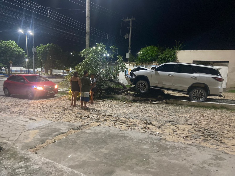 Prefeito de Pentecoste, no Ceará, sofre acidente de trânsito