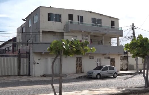 Grupo armado invade hotel e mata homem na Praia do Futuro, em Fortaleza