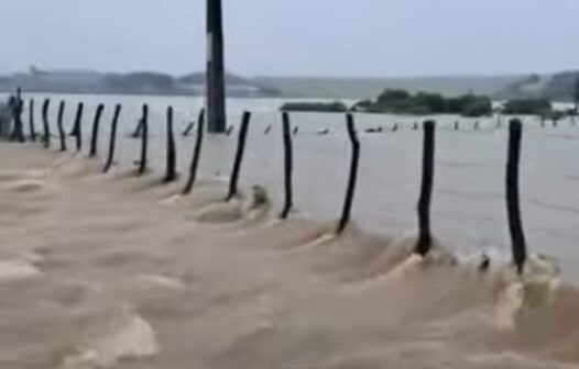 Parede de açude rompe em Limoeiro do Norte, no interior do Ceará