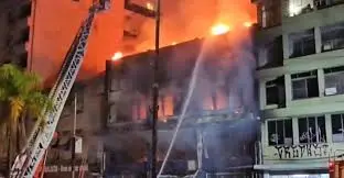 Vídeo: 10 pessoas morrem após pousada social pegar fogo em Porto Alegre