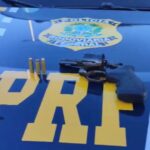 Motociclista alcoolizado foge de fiscalização da PRF e é preso com arma de fogo