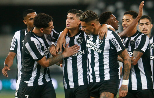 Botafogo supera Atlético-GO e vence a 1ª no Campeonato Brasileiro