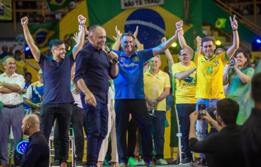 Justiça determina que André Fernandes remova publicações de evento com Bolsonaro