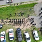 Operação policial resulta na prisão de oito pessoas e apreensão de seis armas de fogo em Sobral