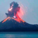 Alerta é emitido após erupções do vulcão Monte Ruang na Indonésia