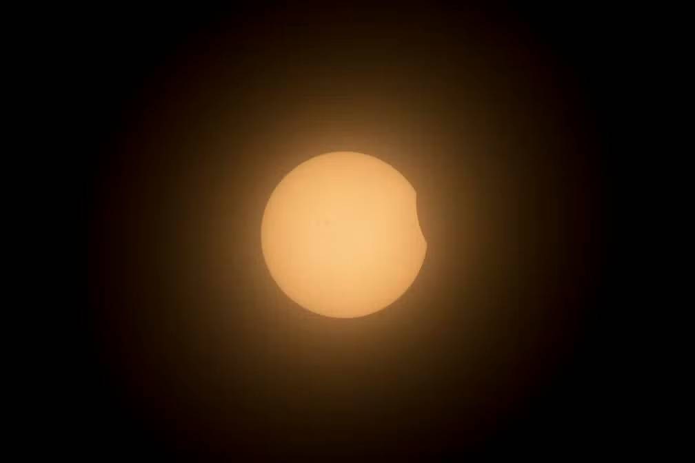 Eclipse solar total é visto nos EUA, México e Canadá; veja fotos 