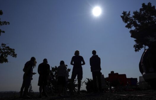 De “caçadores” a casamentos em massa: EUA se prepara para o eclipse solar total