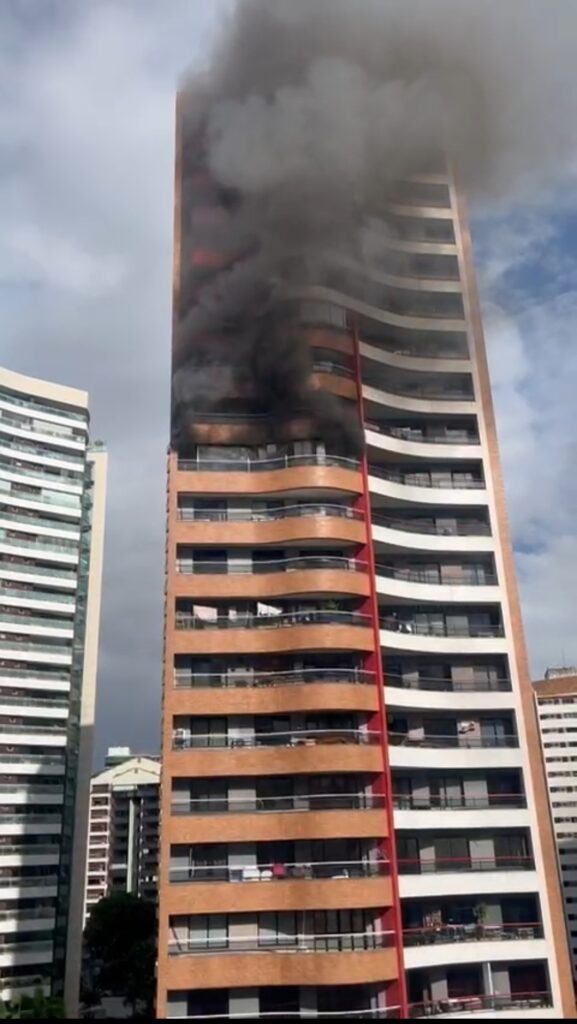 Incêndio em apartamento: fogo teria começado em ar condicionado