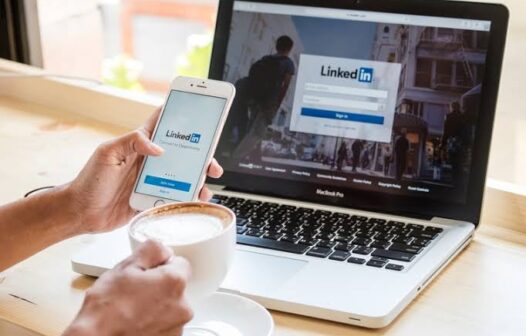 LinkedIn, aliado à inteligência artificial, é o futuro do recrutamento: cerca de 57% dos profissionais no Brasil estão investindo mais no uso da plataforma