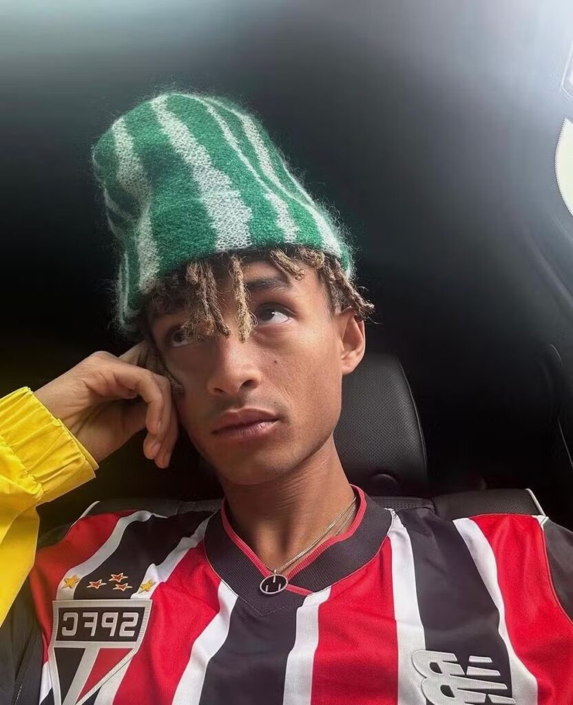 Jaden Smith, filho de Will Smith, posta fotos com a camisa do São Paulo