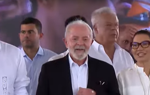 Lula chega ao Ceará para visita às obras da ferrovia Transnordestina; acompanhe ao vivo