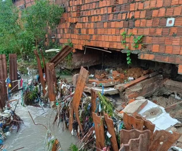 Moradores de casas que desabaram em Fortaleza recebem aluguel social e vão para abrigos