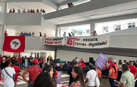 Integrantes do MST ocupam Secretaria de Educação do Ceará para pedir melhorias na educação no campo