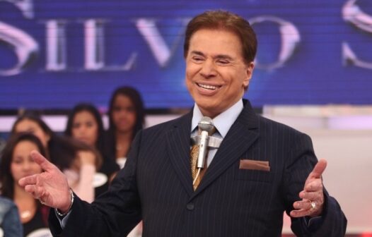 Ratinho relata cena inusitada de Silvio Santos usando somente cueca e camisa