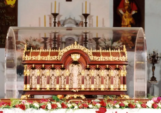 Dom Gregório realiza missa de despedida das relíquias de Santa Teresinha, em Fortaleza