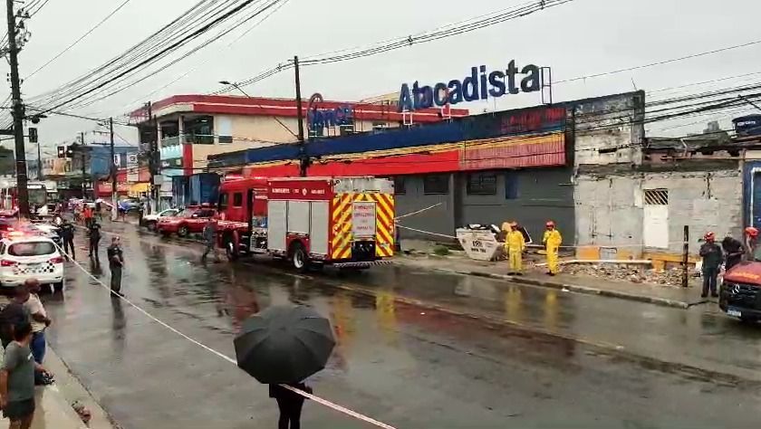 Teto de supermercado desaba e deixa mais de 10 feridos em Diadema