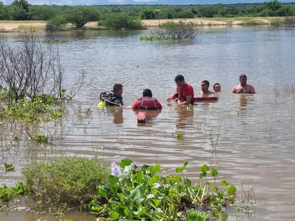 Mãe de influencer morre afogada e irmã desparece em rio do Ceará