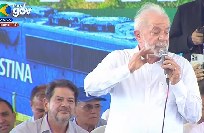 Cid Gomes participa de evento com Lula no Ceará