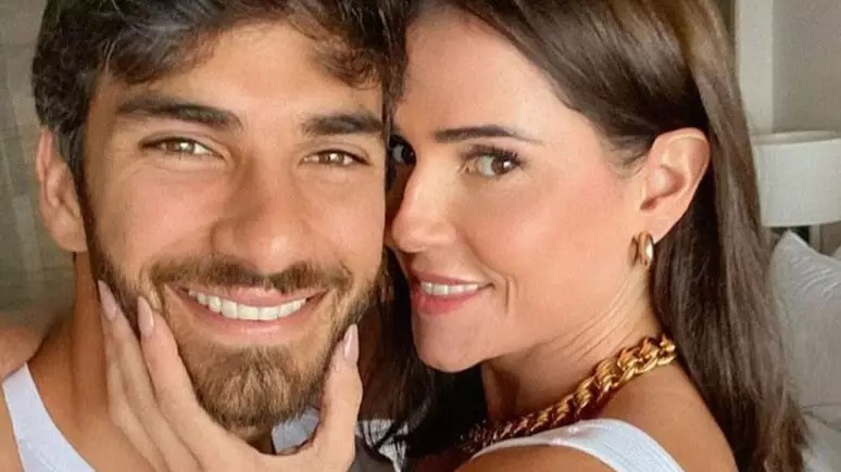 Deborah Secco fala pela primeira vez sobre separação de Hugo Moura