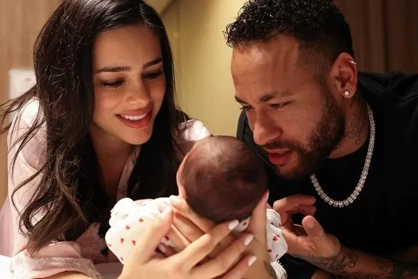 Filha de Bruna Biancardi e Neymar completa 6 meses de vida