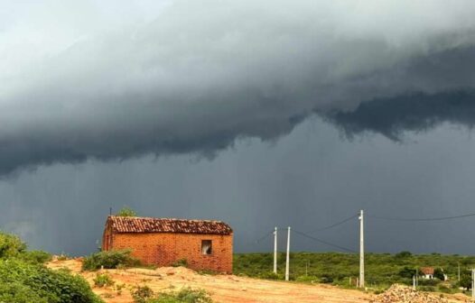 Inmet emite alerta de chuvas intensas e ventos fortes para 48 cidades no Ceará