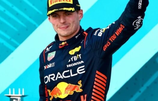 Verstappen vence com folga o GP da China de F-1 e já tem 25 pontos de vantagem no campeonato