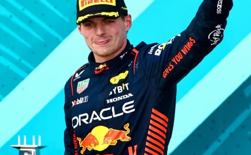 Verstappen vence com folga o GP da China de F-1 e já tem 25 pontos de vantagem no campeonato