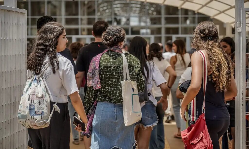 Pedidos de isenção da taxa do Enem podem ser feitos até esta sexta-feira (26)