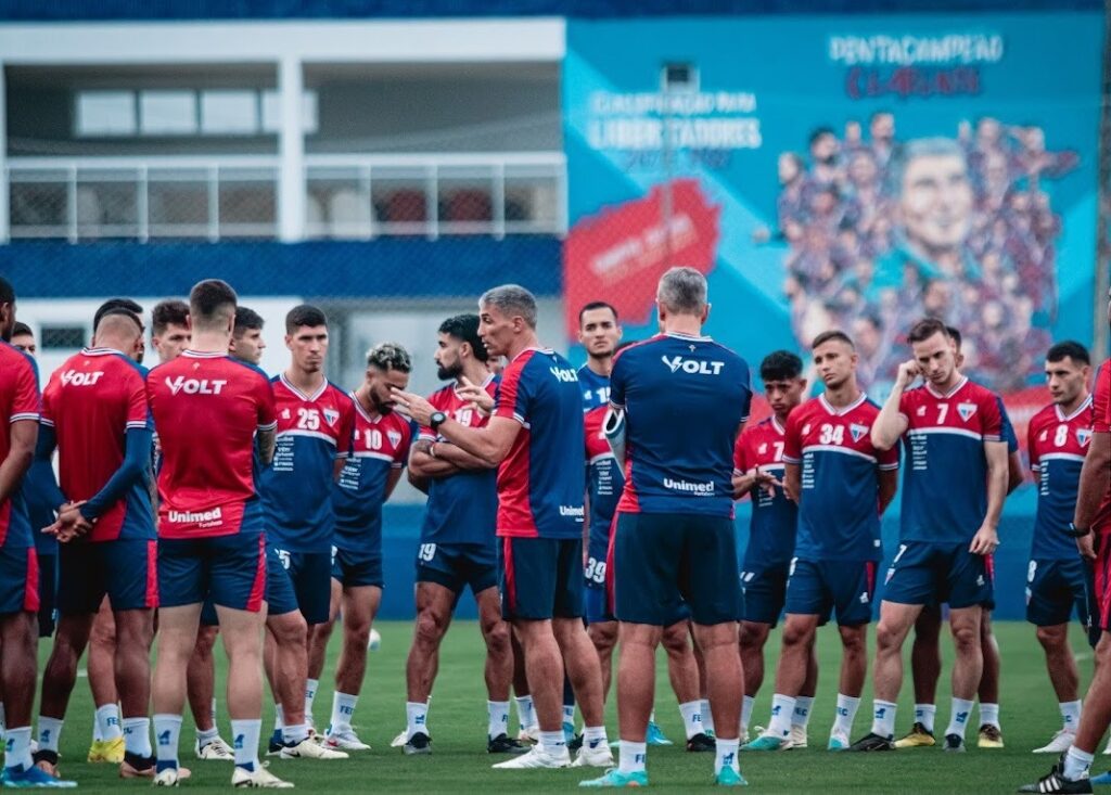 Elenco do Fortaleza embarca para a Argentina para duelo decisivo contra o Boca Juniors