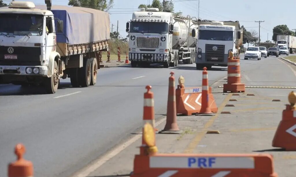 Motoristas das categorias C, D e E têm até esta terça-feira (30) para fazer exame toxicológico