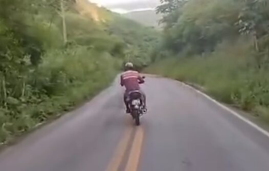 Motociclista é flagrado descendo serra em zigue-zague no interior do Ceará