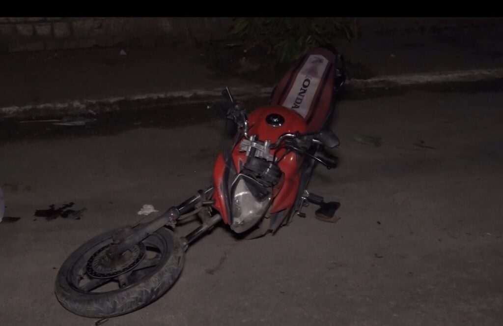 Motociclista morre em acidente ao cair em buraco em avenida de Fortaleza