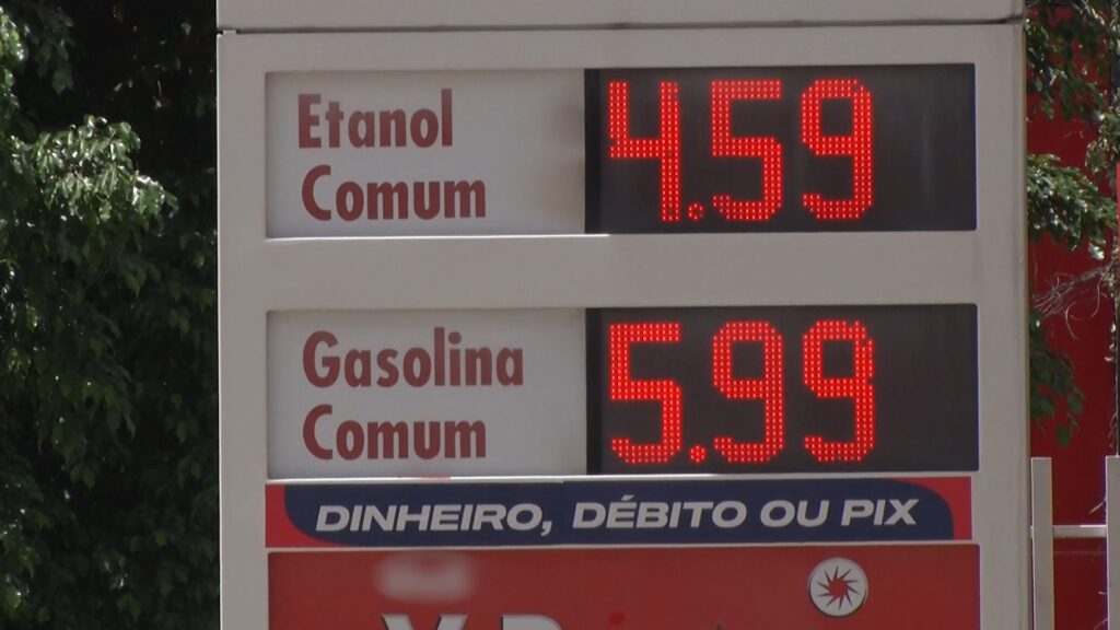 Alta repentina de preços nos postos de gasolina impacta motoristas em Fortaleza