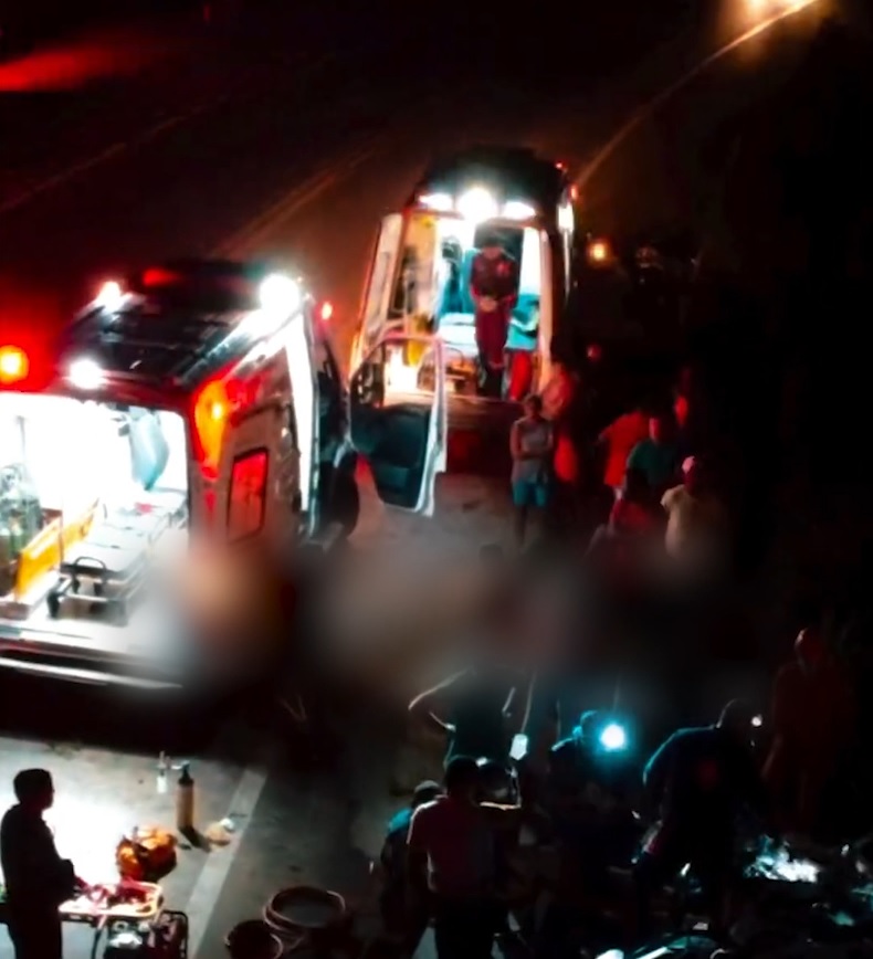 Duas pessoas são resgatadas das ferragens após acidente em rodovia no interior do Ceará