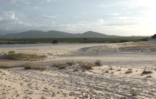 Corpo de mulher desaparecida é encontrado com tiros na cabeça em praia na Grande Fortaleza