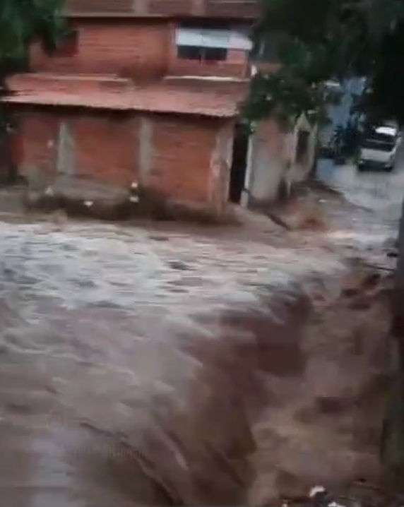 Chuvas causam inundações nas proximidades do Rio Gavião, na Grande Fortaleza