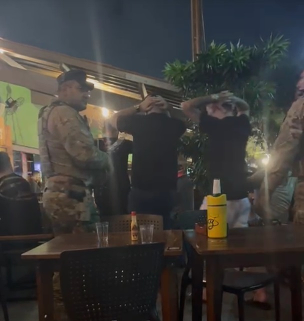 Vídeo: traficante do Maranhão foragido no Ceará é preso em restaurante de Fortaleza