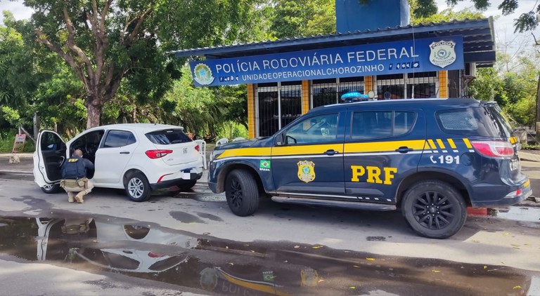 Carro clonado que foi roubado em Recife é recuperado pela polícia no Ceará