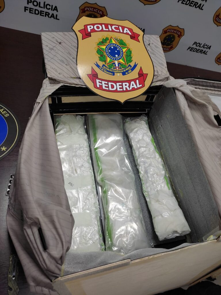 Mulher é presa no Aeroporto de Fortaleza ao tentar embarcar para Lisboa com 5,5 kg de cocaína