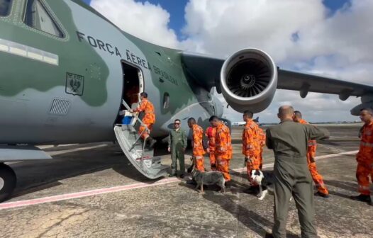 Equipes do Corpo de Bombeiros do Ceará embarcam para o Rio Grande do Sul