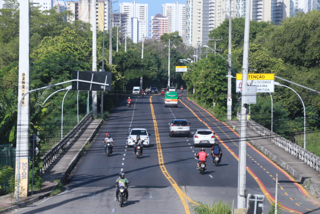 Mais de 20 km de vias públicas de Fortaleza já passaram por renovação de asfalto em 2024