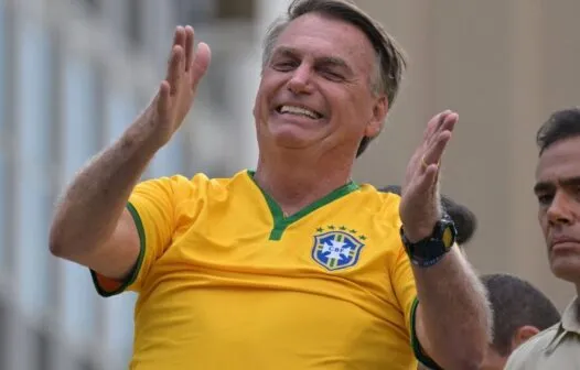 Bolsonaro recebe alta após ser internado em Manaus no sábado (4)